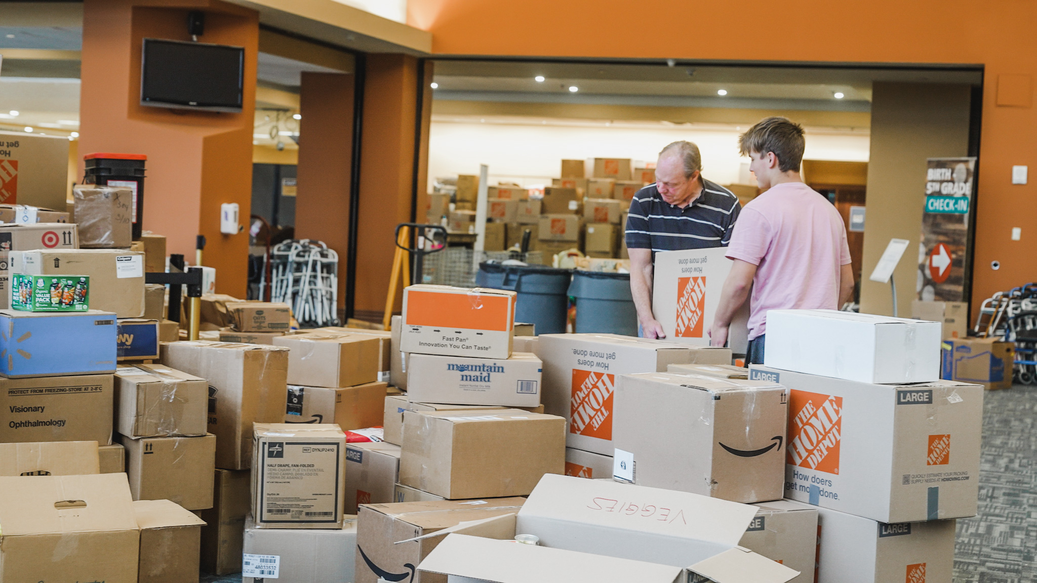 Image of people sorting supplies for the Ukranian people